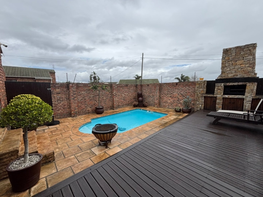 3 Bedroom Property for Sale in Uitenhage Central Eastern Cape